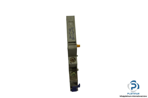 telemecanique-GV2-AN11-motor-circuit-breaker-(used)-1