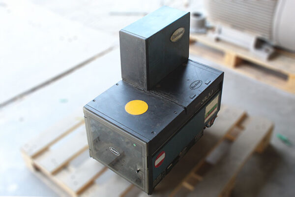 nordson-3400-2AA32_A-hot-melt-adhesive-glue-machine-(used)