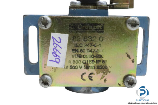 crouzet-838320-limit-switch-(used)-1