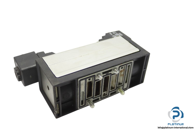 parker-DX2-411-70-solenoid-valve-(used)-1