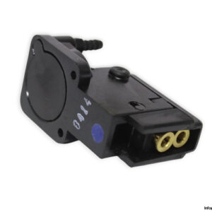 air-logic-F-5700-100-3-way-pressure-piloted-valve-(new)-(carton)-1