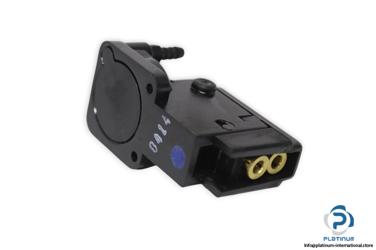 air-logic-F-5700-100-3-way-pressure-piloted-valve-(new)-(carton)-1