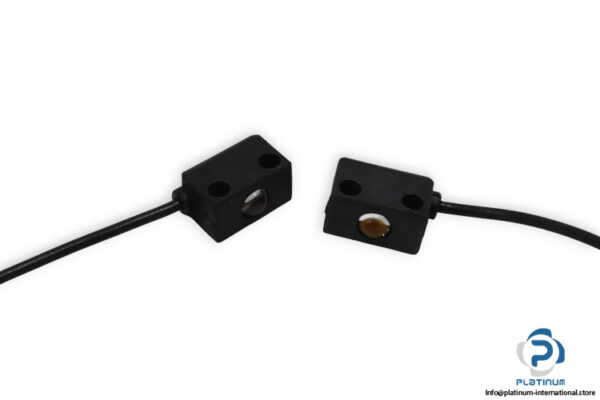 keyence-PS-55T_PS-55R-photoelectric-transmitter-and-receiver-sensor-(new)-2