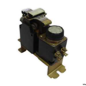 telemecanique-CA1-AS202-time-delay-relay-(used)