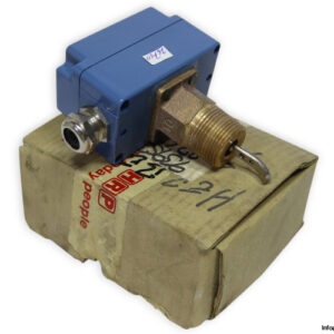 johnson-controls-F61TB-9100-liquid-flow-switch-(new)-1