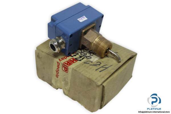 johnson-controls-F61TB-9100-liquid-flow-switch-(new)-1