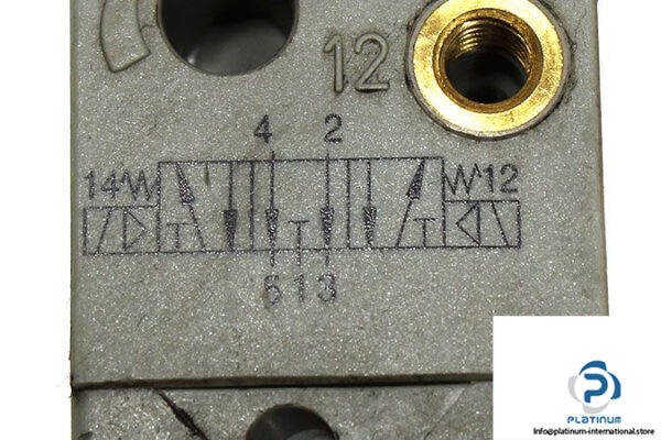 bosch-0-820-034-026-double-solenoid-valve-3