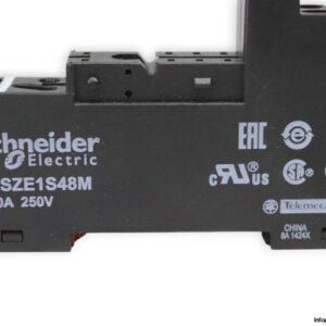 schneider-RSZE1S48M-socket-(used)-1
