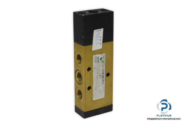 pneumax-228-52.11.1-pneumatic-valve-(used)