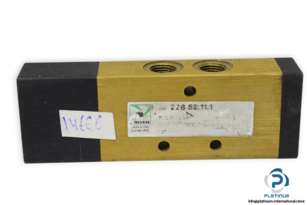 pneumax-228-52.11.1-pneumatic-valve-(used)-1