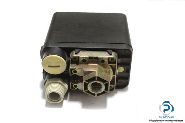 telemecanique-xmpa12b2131-diaphragm-pressure-sensor-2