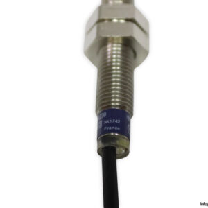 telemecanique-XS1M08MA230-inductive-proximity-sensor-(new)-4