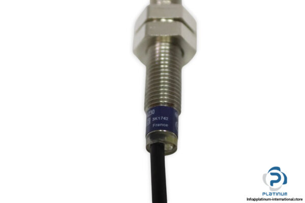 telemecanique-XS1M08MA230-inductive-proximity-sensor-(new)-4