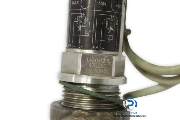 vega-vegaswing-51-vibrating-level-switch-for-liquid-(used)-1