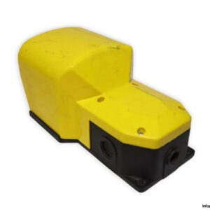 pizzato-PX-10110-single-foot-switch-new