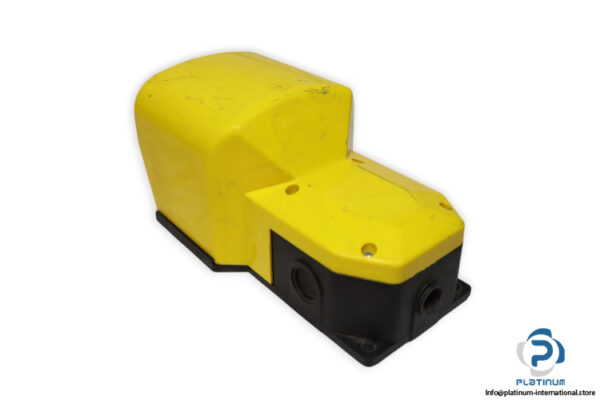 pizzato-PX-10110-single-foot-switch-new