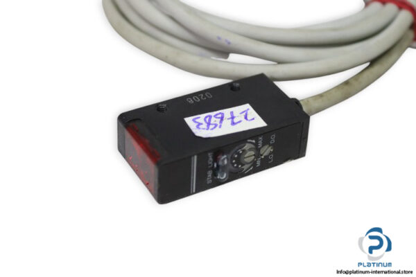 yamatake-HPA-A11-self-contained-photoelectric-sensor-used-1