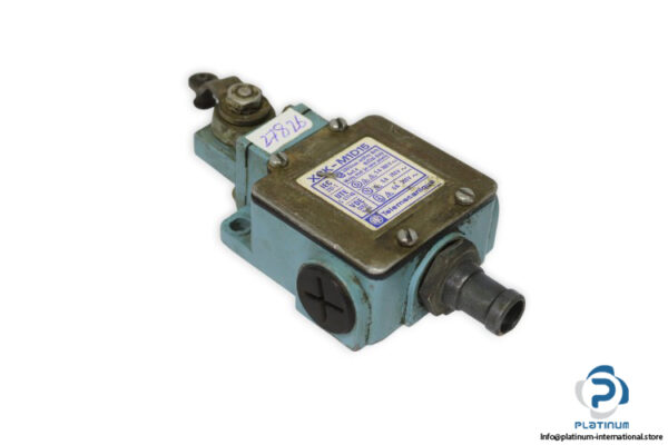 telemecanique-XCK-M1D15-limit-switch-used-l