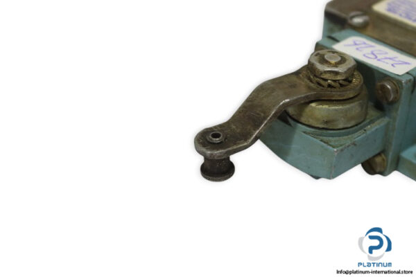 telemecanique-XCK-M1D15-limit-switch-used-l-2