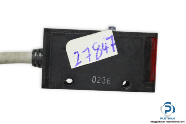 yamatake-HPA-R11-photoelectric-microswitch-sensor-used-1