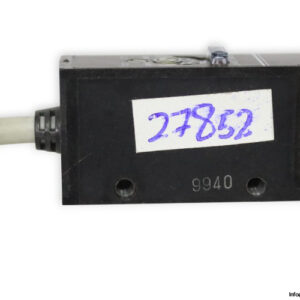 yamatake-HPA-P11-photoelectric-microswitch-sensor-used-3