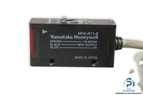 yamatake-HPA-R11-E-photoelectric-microswitch-sensor-used-1