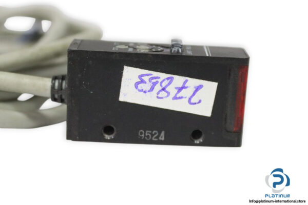 yamatake-HPA-R11-E-photoelectric-microswitch-sensor-used-3