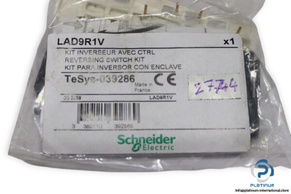 schneider-LAD9R1V-reversing-switch-kit-(new)-1