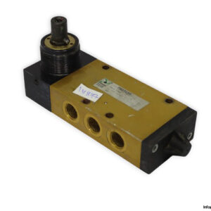 pneumax-PN07255-hand-lever-valve-(used)