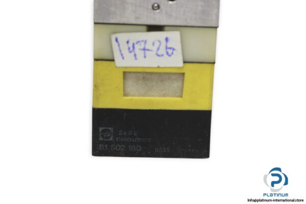 crouzet-81-502-160-pneumatic-pressure-switch-used-1