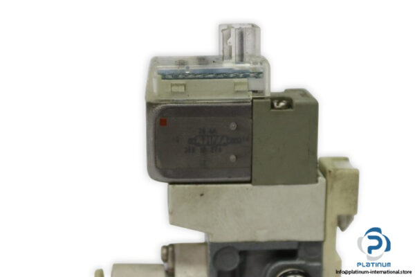 smc-SY3160-5LOU-C4-Q-5-port-solenoid-valve-(used)-2