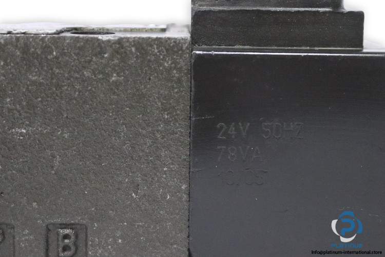 denison-4D01-3203-0302-B1G0A-directional-control-valve-used-1