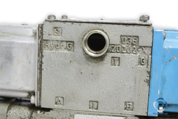 denison-D1D12-33-207-03-03-7002-V115-directional-control-valve-used-1