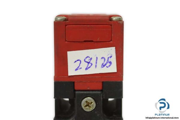 pizzato-FR-692-D1-H01-FR1-3632-safety-switch-(used)-1