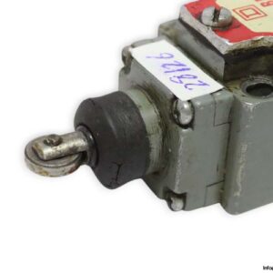 square-d-9007-BD-30-limit-switch-(used)-1