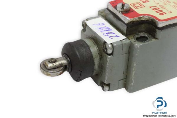 square-d-9007-BD-30-limit-switch-(used)-1