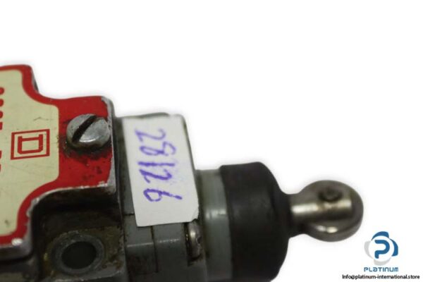 square-d-9007-BD-30-limit-switch-(used)-2