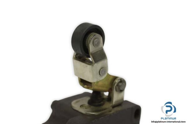 schmersal-T2K-015-11Y-position-switch-(used)-1
