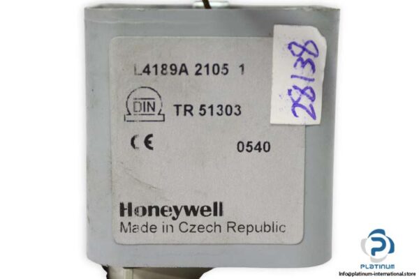 honeywell-TR-51303-L4189A-2105-1-0540-aquastat-controller-(used)-2