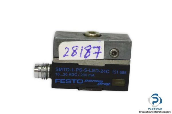 festo-SMTO-1-PS-S-LED-24C-proximity-sensor-with-base-(used)-1