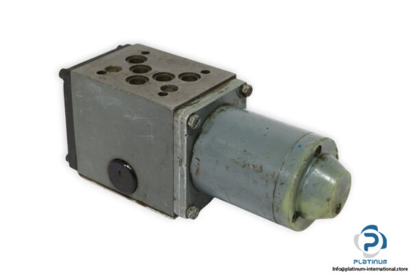 rexroth-4-WE-10-Y11_LG24NZ5L-directional-control-valve-used-3