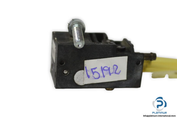 norgren-QM_140-pneumatic-proximity-switch-used-2