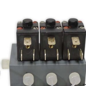 burkert-SYST-0117-3XDN1-2-011_95-solenoid-valve-block-used-1