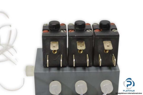 burkert-SYST-0117-3XDN1-2-011_95-solenoid-valve-block-used-1