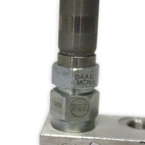 sun-hydraulics-A906-12M-G01-solenoid-operated-directional-poppet-valve-used-2