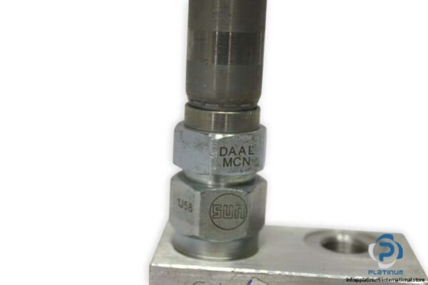 sun-hydraulics-A906-12M-G01-solenoid-operated-directional-poppet-valve-used-2