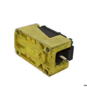 turck-BI15-CP40-FZ3X2-inductive-sensor-(used)-1