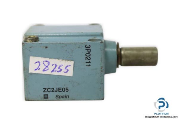 telemecanique-ZC2JE05-limit-switch-head-(used)-1