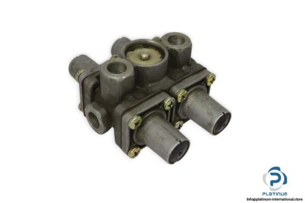 wabco-934-702-040-7-quadruple-protection-valve-used-1