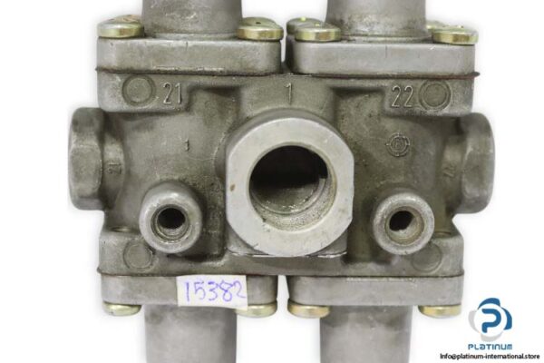 wabco-934-702-040-7-quadruple-protection-valve-used-2
